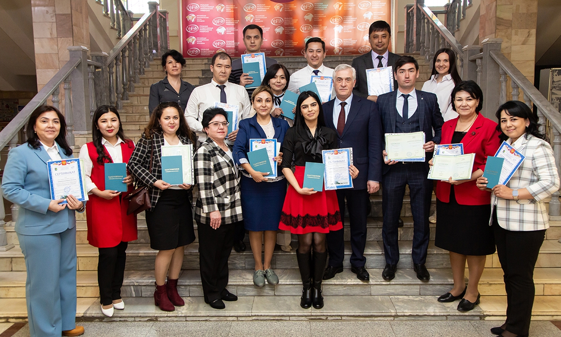 Porno taqib va qarz uchun jinsiy aloqa sorash Qanday qilib qizning klitorini togri yalash kerak