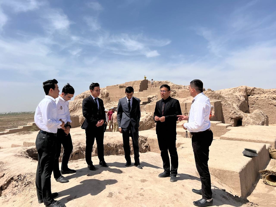 Yuliya Uchitkina bilan porno Eri ruscha soatni yomon koradi