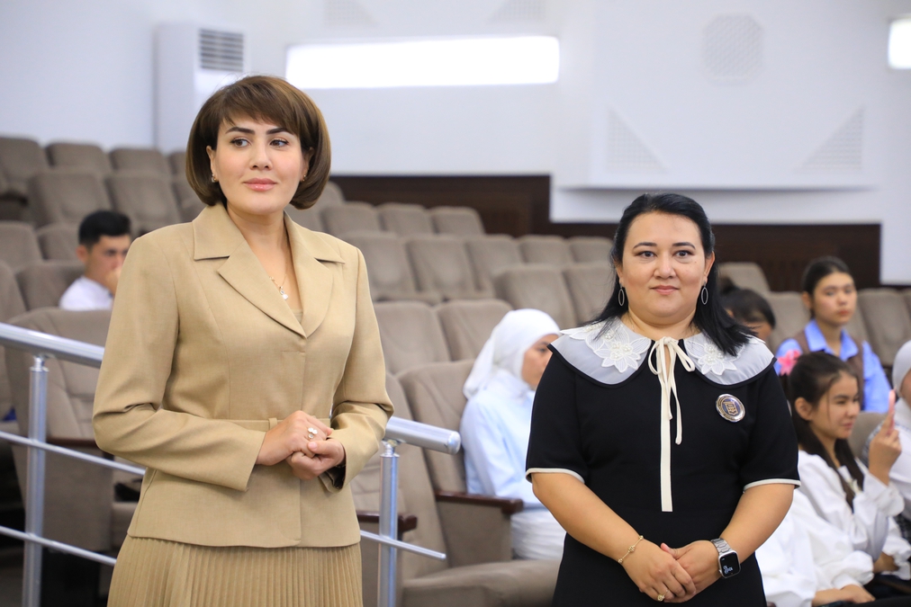 Betmen porno multfilmi Arkham Asylum